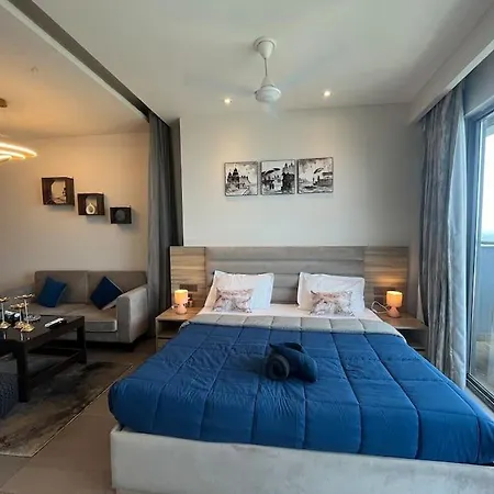 Santushti By Urban Retreat Apartment Noida Exterior photo