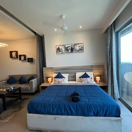 Santushti By Urban Retreat Apartment Noida Exterior photo